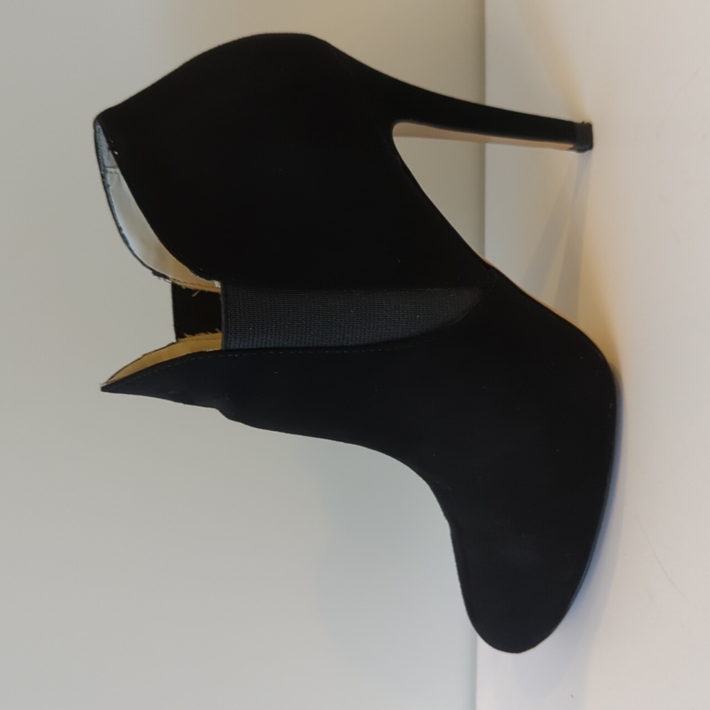 Zara almond toe suede booties size 39